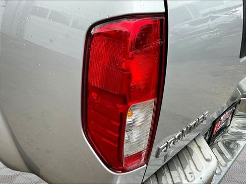 Used 2012 Nissan Frontier SL AWD/4WD image 23