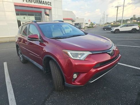 Used 2018 Toyota RAV4 XLE AWD/4WD image 18