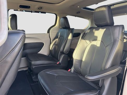 Used 2020 Chrysler Pacifica Limited w/ Advanced Safetytec Group image 13