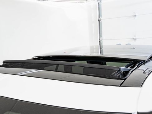 New 2026 Land Rover Range Rover SE image 14