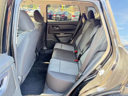 Used 2024 Nissan Rogue SV AWD/4WD image 29