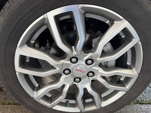 Used 2024 GMC Terrain Denali w/ Denali Premium Package AWD/4WD image 22