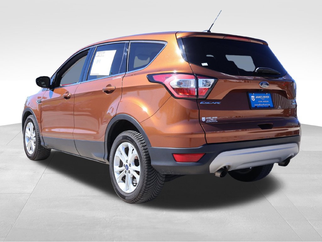 Used 2017 Ford Escape SE FWD image 3