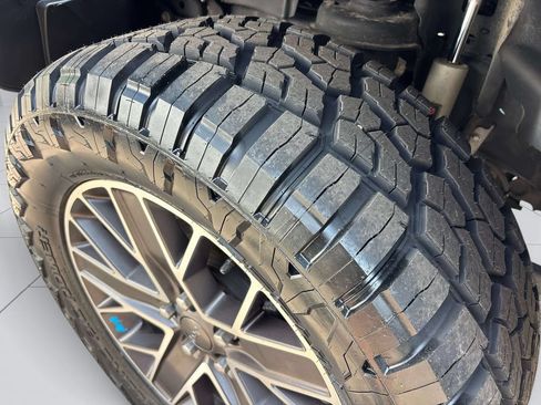 Used 2023 Jeep Wrangler Unlimited Sahara AWD/4WD image 9