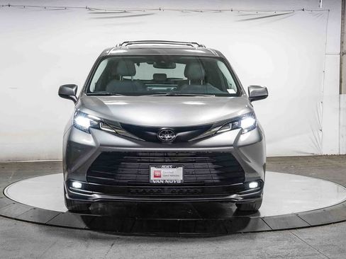 Certified 2026 Toyota Sienna XLE FWD image 4