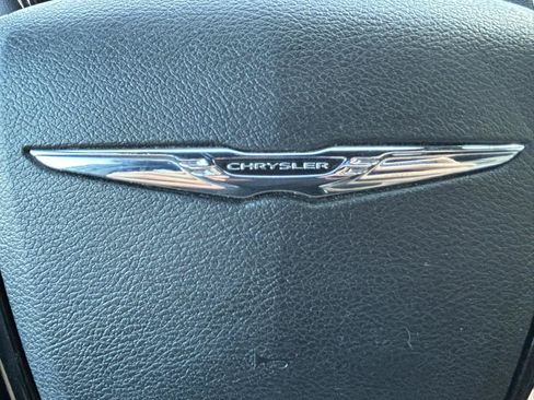 Used 2014 Chrysler Town & Country S FWD image 20