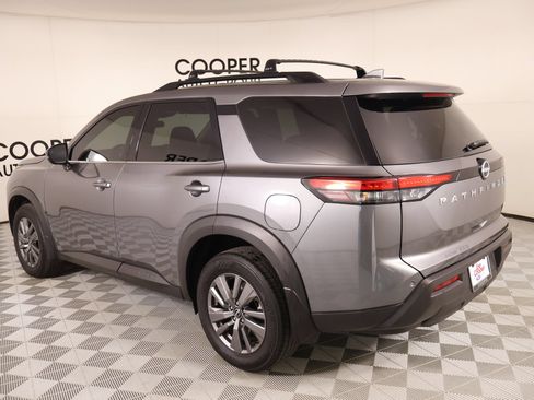 Used 2025 Nissan Pathfinder SV FWD image 23