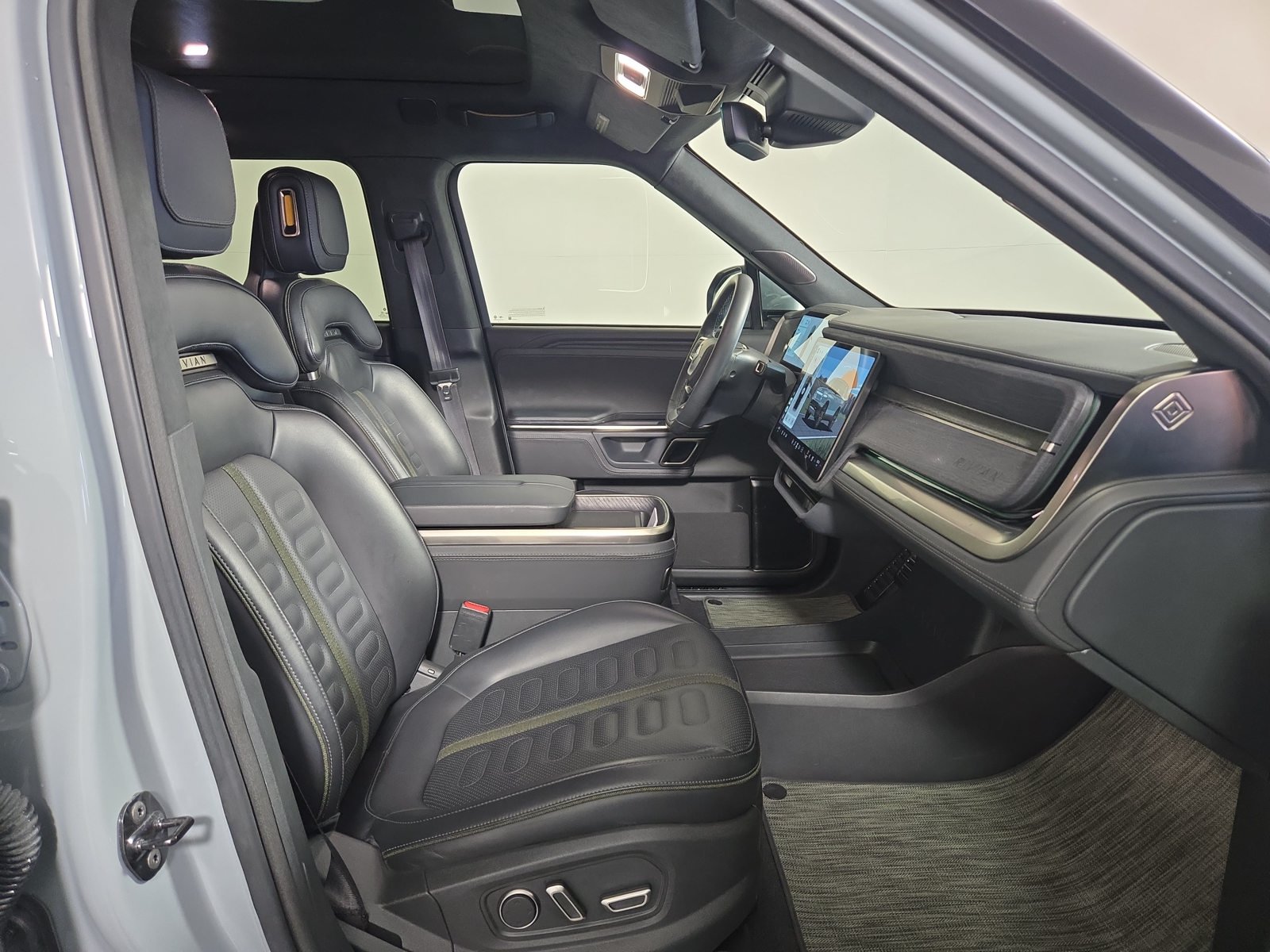 Used 2024 Rivian R1S Adventure Quad AWD/4WD image 24