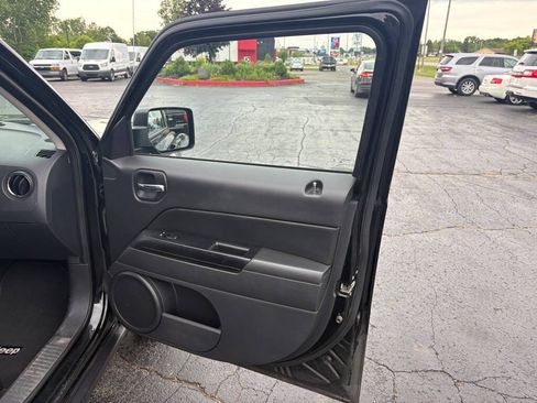 Used 2016 Jeep Patriot 4WD image 19