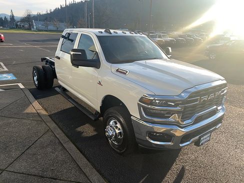New 2026 RAM 3500 Tradesman w/ Chrome Appearance Group A image 5