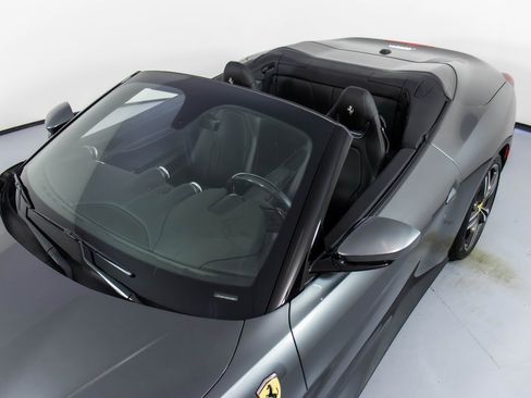 Certified 2019 Ferrari Portofino image 32