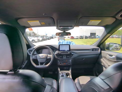 Used 2025 Ford Escape ST-Line Select AWD/4WD image 13