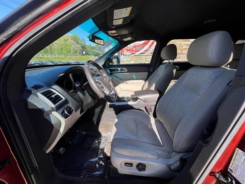 Used 2015 Ford Explorer XLT w/ Equipment Group 201A image 17