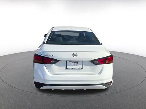 Used 2025 Nissan Altima 2.5 SV image 12