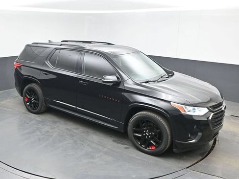 Used 2019 Chevrolet Traverse Premier w/ Redline Edition FWD image 2