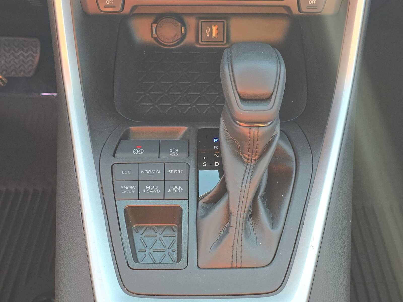 Certified 2025 Toyota RAV4 LE AWD/4WD image 31