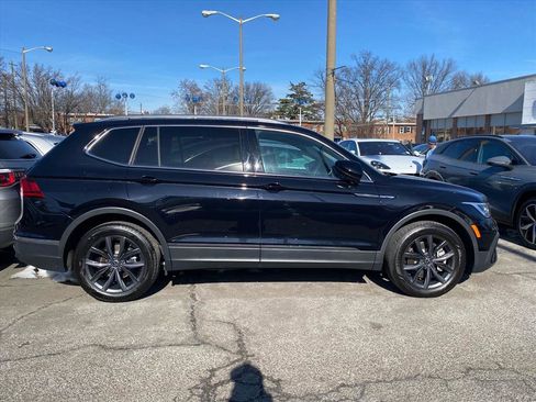 Certified 2024 Volkswagen Tiguan SE image 2