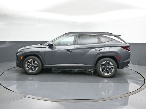 Used 2025 Hyundai Tucson SEL FWD image 2