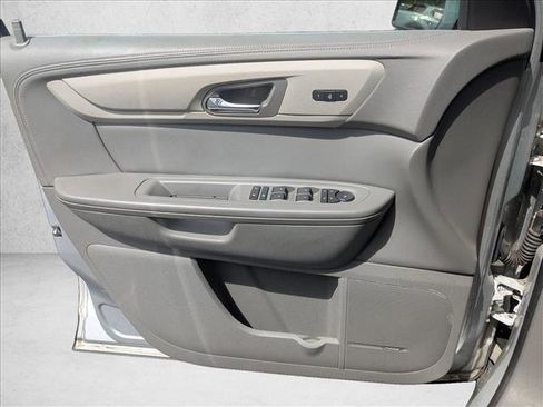 Used 2017 Chevrolet Traverse LT image 12