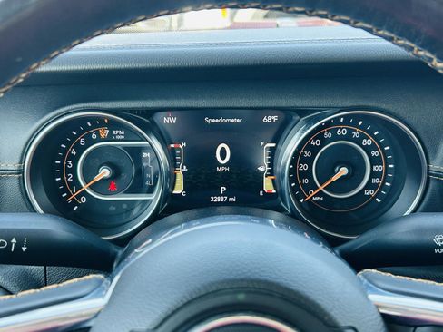 Used 2021 Jeep Gladiator Overland image 17