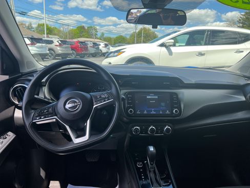 Used 2023 Nissan Kicks SV FWD image 4