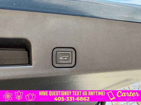 Used 2025 Chevrolet Traverse RS image 31