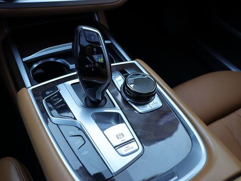 Used 2017 BMW 750i xDrive image 30