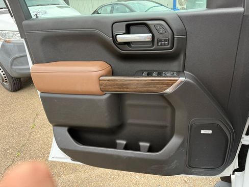 Used 2022 Chevrolet Silverado 1500 High Country w/ Safety Package II image 17