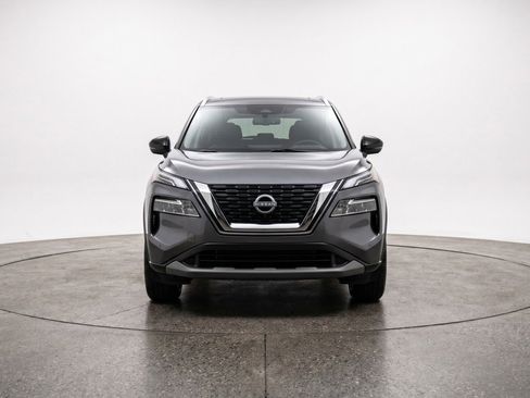 Used 2025 Nissan Rogue SV FWD image 2