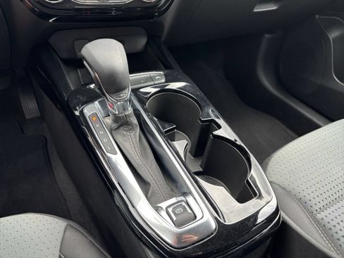 Used 2025 Chevrolet Trax LT FWD image 40