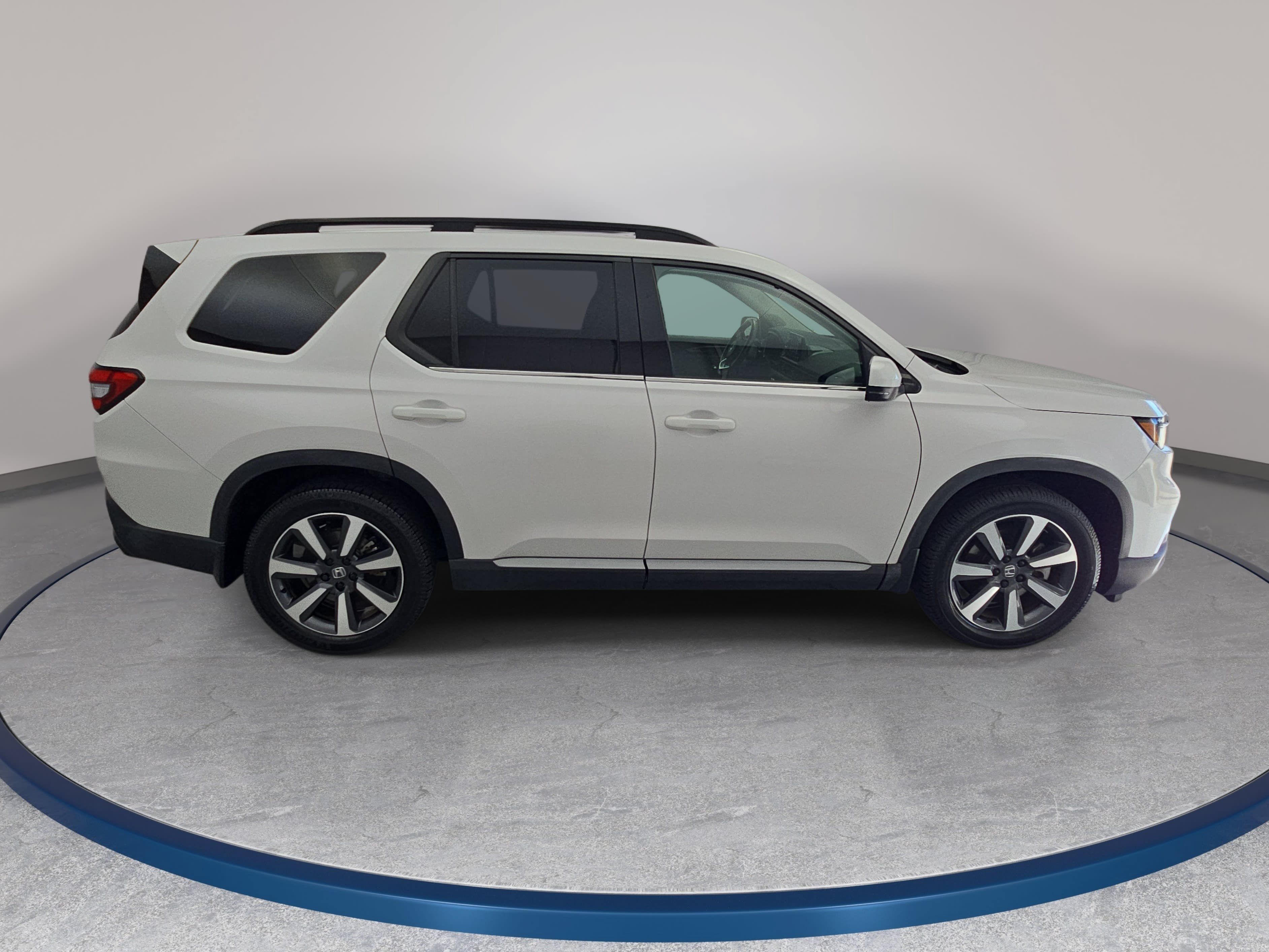 Certified 2024 Honda Pilot Touring image 4