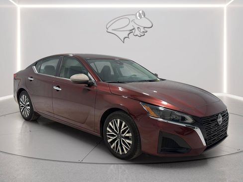 Used 2024 Nissan Altima 2.5 SV FWD image 7
