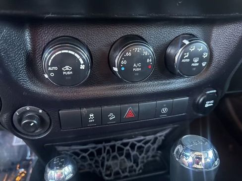 Used 2015 Jeep Wrangler Unlimited Sahara w/ Connectivity Group image 15