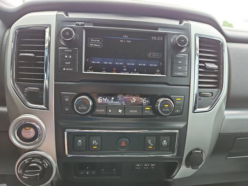 Used 2019 Nissan Titan PRO-4X w/ Pro-4x Convenience Package AWD/4WD image 9
