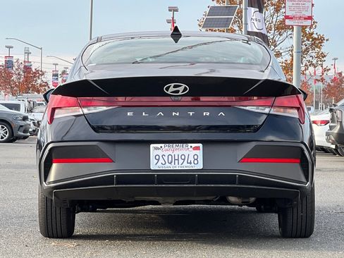 Used 2024 Hyundai Elantra SEL image 5