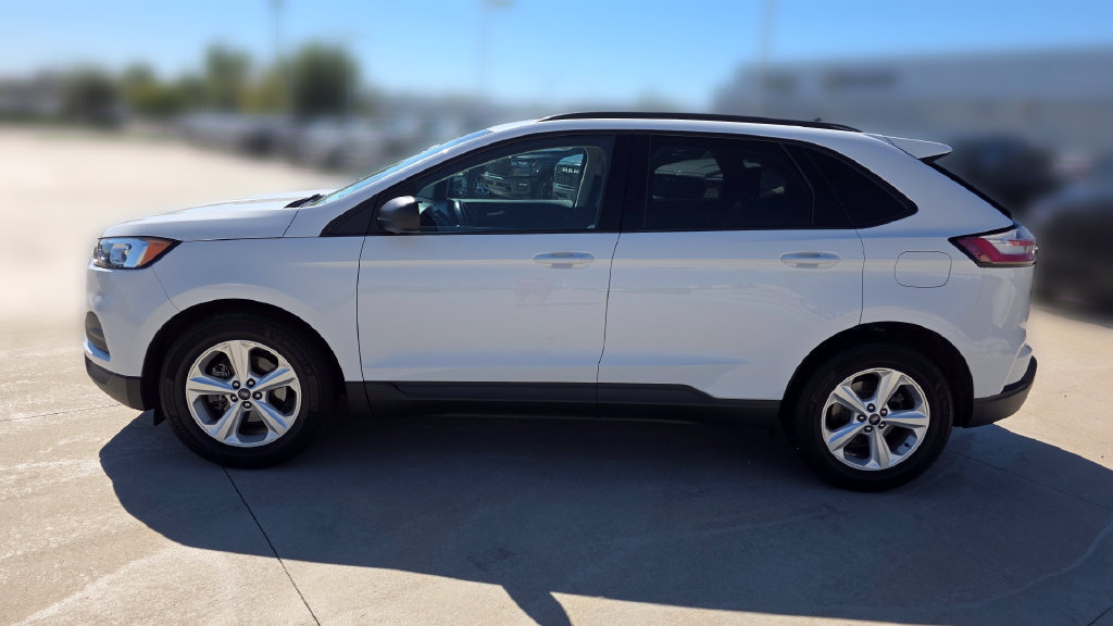 Used 2020 Ford Edge SE FWD image 2