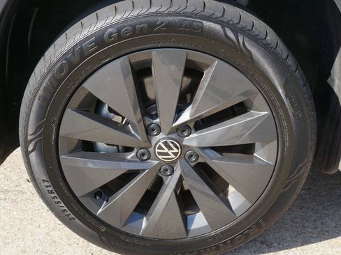 Used 2024 Volkswagen Taos S image 9