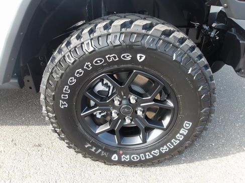 New 2025 Jeep Gladiator Willys image 11