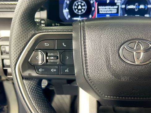 Used 2025 Toyota Tacoma TRD Sport AWD/4WD image 18