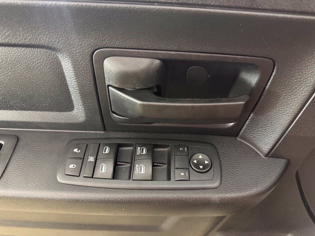 Used 2016 RAM 1500 Express AWD/4WD image 17