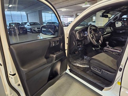 Used 2021 Toyota Tacoma TRD Sport w/ Technology Package image 27