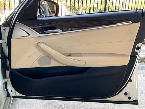 Used 2020 BMW 530i w/ Convenience Package image 22