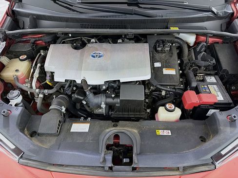 Used 2018 Toyota Prius Three w/ Advanced Technology Package image 31