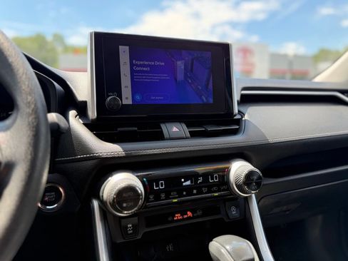Used 2024 Toyota RAV4 XLE FWD image 10