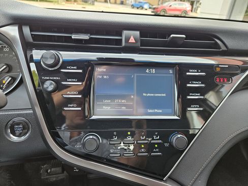 Used 2018 Toyota Camry LE w/ Convenience Package image 10