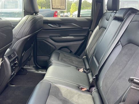 Used 2025 Jeep Grand Cherokee Altitude image 25