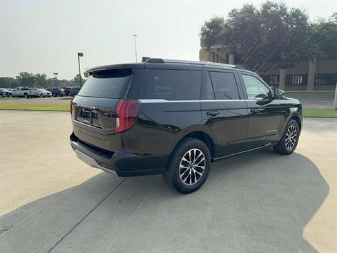 Used 2025 Ford Expedition Platinum AWD/4WD image 4