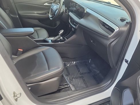 Used 2024 Buick Encore GX Sport Touring image 13