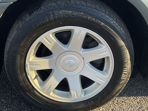 Used 2005 Chrysler 300 Touring image 31