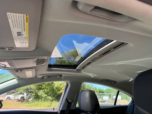 Used 2011 Buick Regal CXL w/ RL4 Preferred Equipment Group FWD image 16